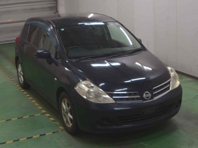 NISSAN TIIDA 2010