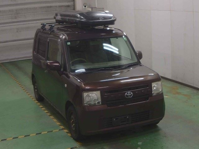 TOYOTA PIXIS SPACE 2011