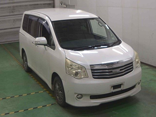 TOYOTA NOAH 2012
