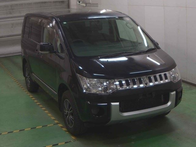 MITSUBISHI DELICA D5 2010