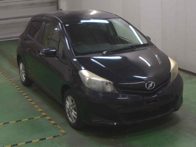 TOYOTA VITZ 2012