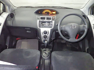 TOYOTA VITZ 2010