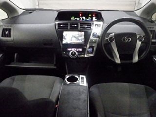 TOYOTA PRIUS ALPHA 2013