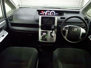 TOYOTA NOAH 2012