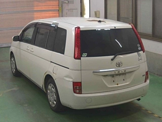 TOYOTA ISIS 2010