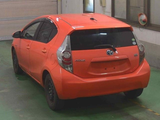TOYOTA AQUA 2011