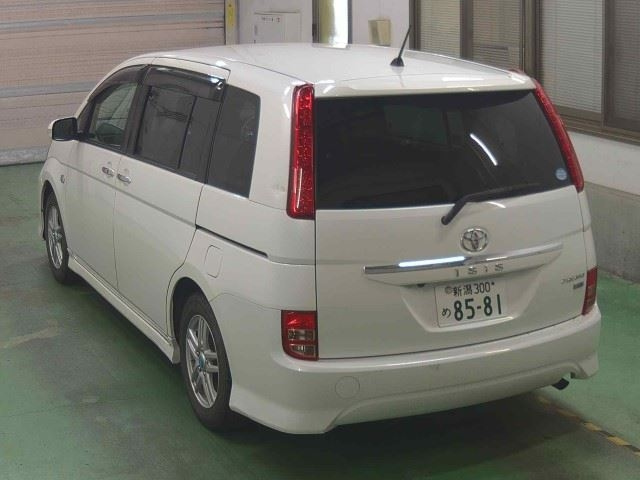 TOYOTA ISIS 2010
