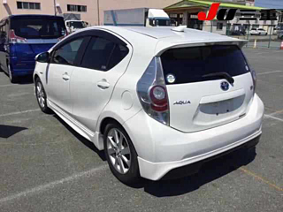 TOYOTA AQUA 2013
