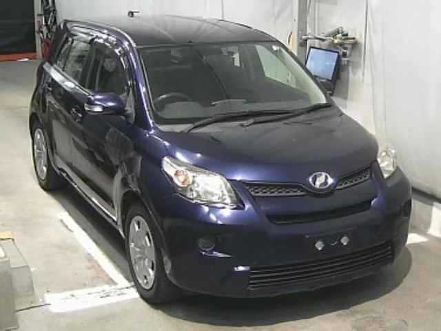 TOYOTA IST 2011