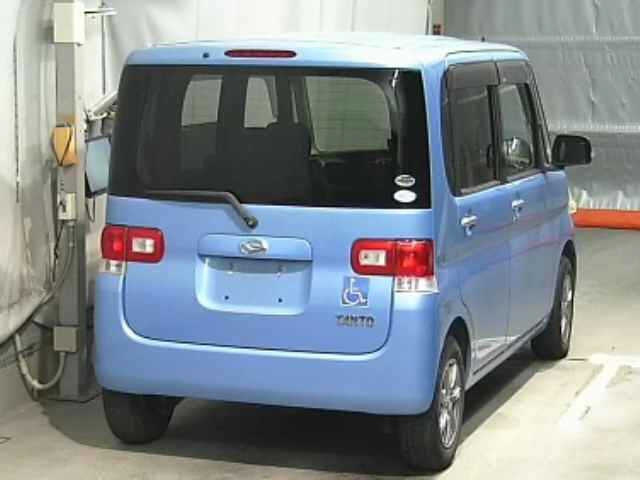 DAIHATSU TANTO 2010