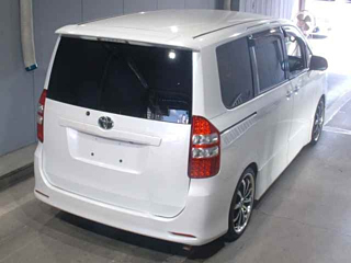 TOYOTA VOXY 2008
