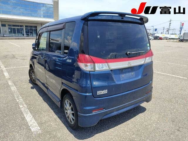 MITSUBISHI DELICA D2 2012