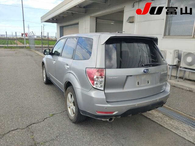 SUBARU FORESTER 2011