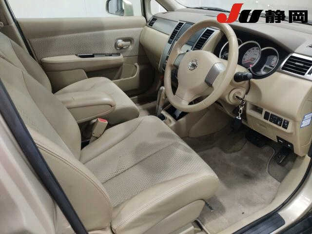 NISSAN TIIDA 2010