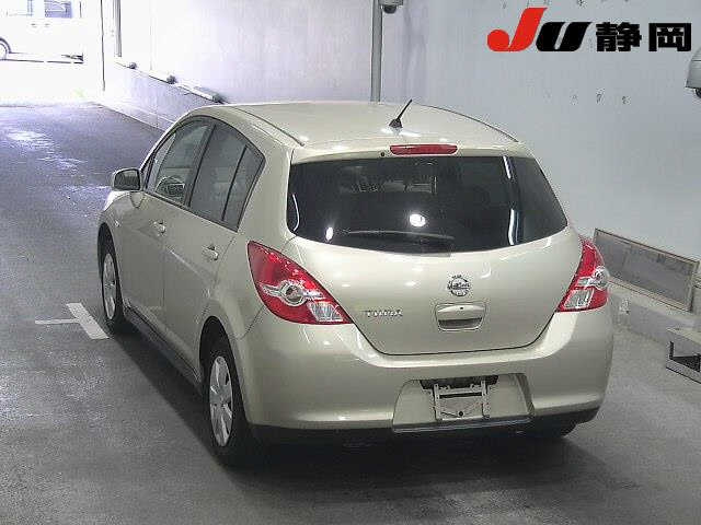 NISSAN TIIDA 2010
