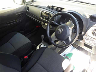 TOYOTA VITZ 2013