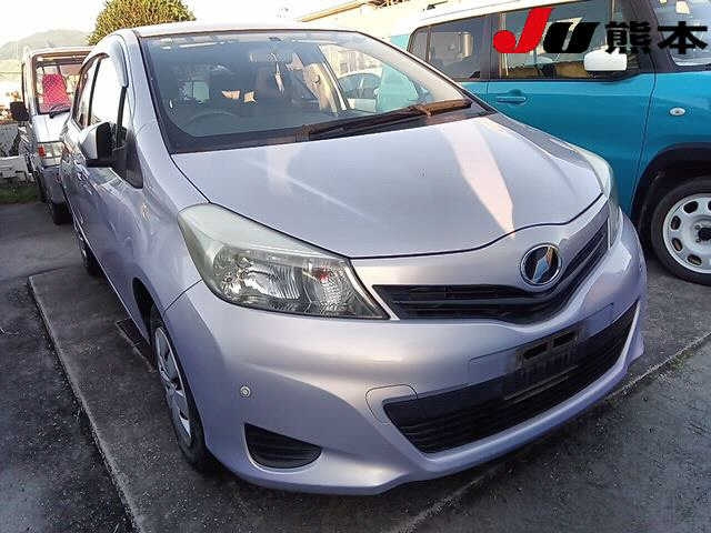 TOYOTA VITZ 2013