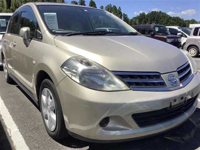 NISSAN TIIDA 2010
