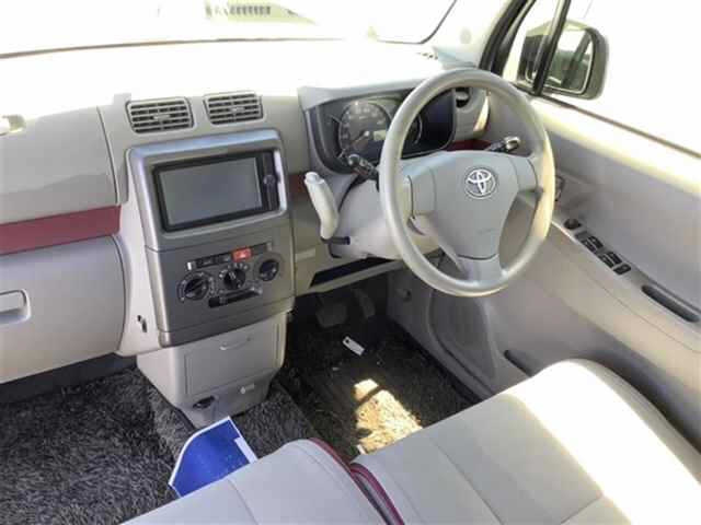 TOYOTA PIXIS SPACE 2013