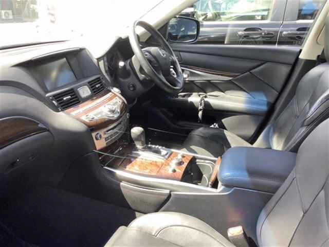 NISSAN FUGA 2010