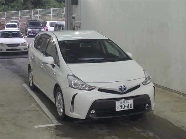 TOYOTA PRIUS ALPHA 2015