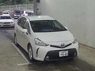 TOYOTA PRIUS ALPHA 2015