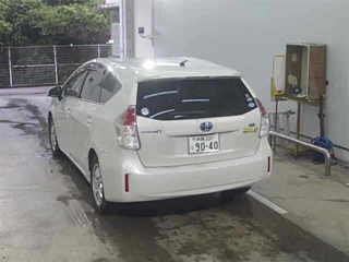 TOYOTA PRIUS ALPHA 2015