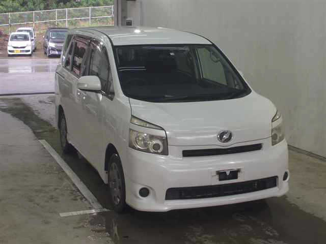 TOYOTA VOXY 2009