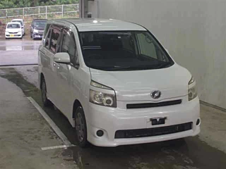 TOYOTA VOXY 2009