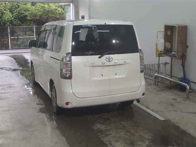 TOYOTA VOXY 2009