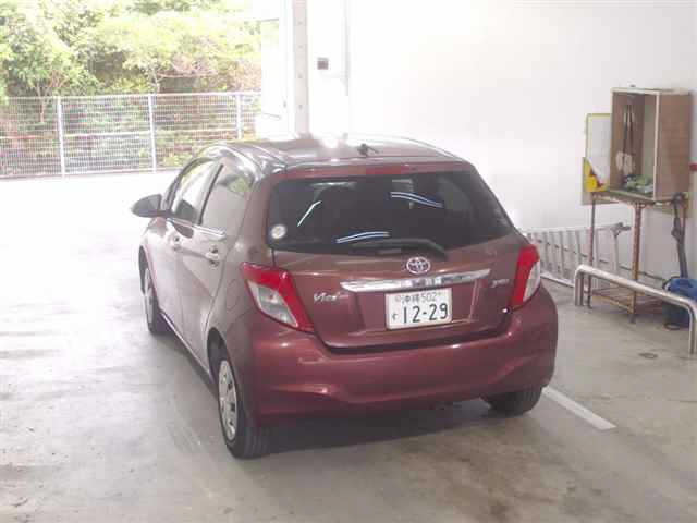 TOYOTA VITZ 2011