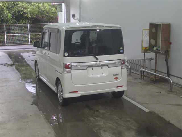 DAIHATSU TANTO 2010