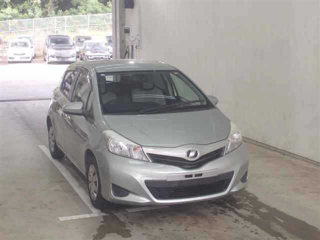 TOYOTA VITZ 2011