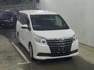TOYOTA NOAH 2016