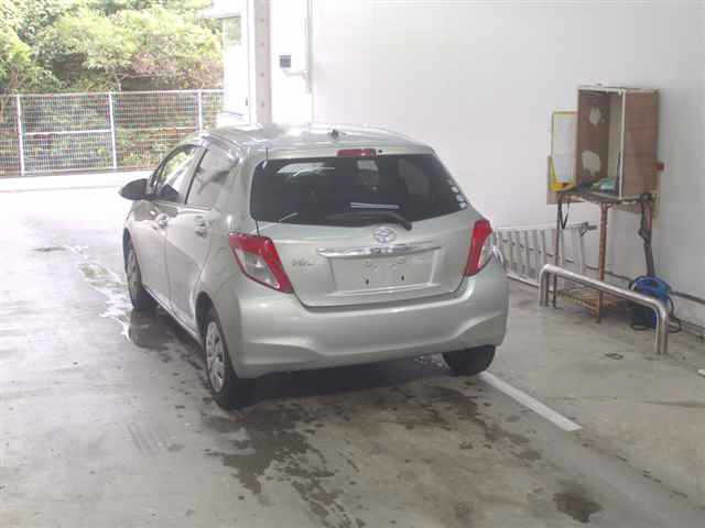 TOYOTA VITZ 2011