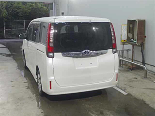 TOYOTA NOAH 2016