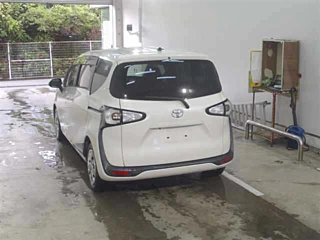 TOYOTA SIENTA 2017