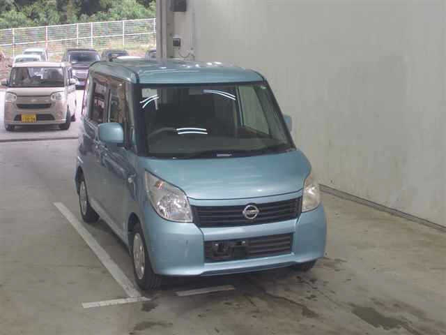 NISSAN ROOX 2013
