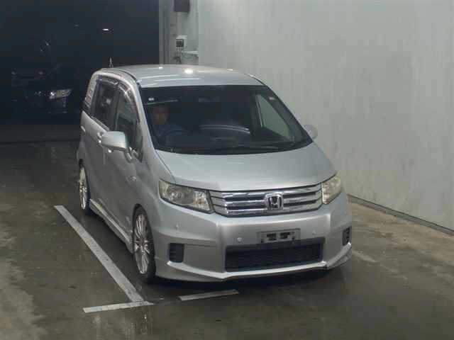 HONDA FREED 2010