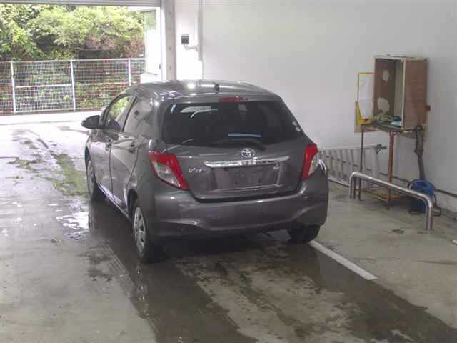 TOYOTA VITZ 2013
