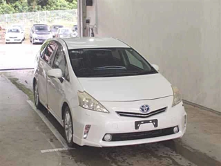 TOYOTA PRIUS ALPHA 2013