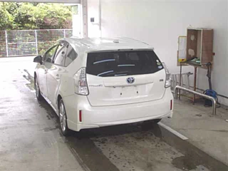TOYOTA PRIUS ALPHA 2013