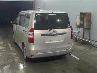 TOYOTA NOAH 2011