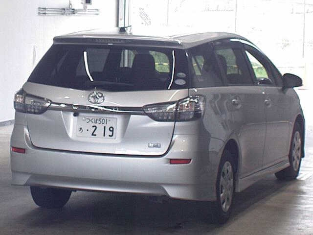 TOYOTA WISH 2015