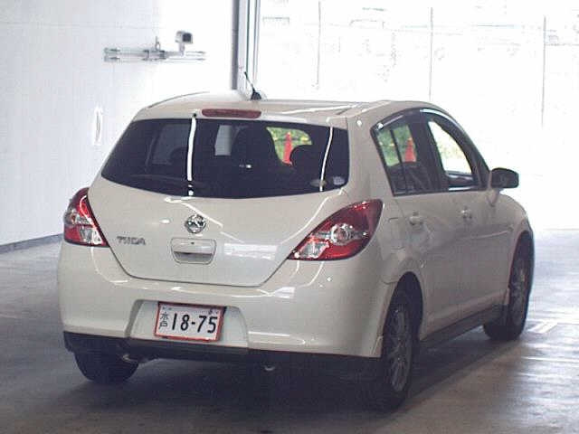 NISSAN TIIDA 2011