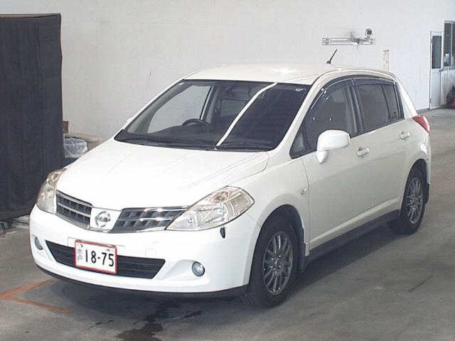 NISSAN TIIDA 2011