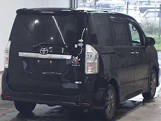 TOYOTA VOXY 2011