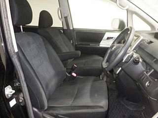 TOYOTA VOXY 2011