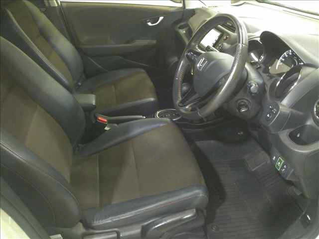 HONDA FIT SHUTTLE 2013