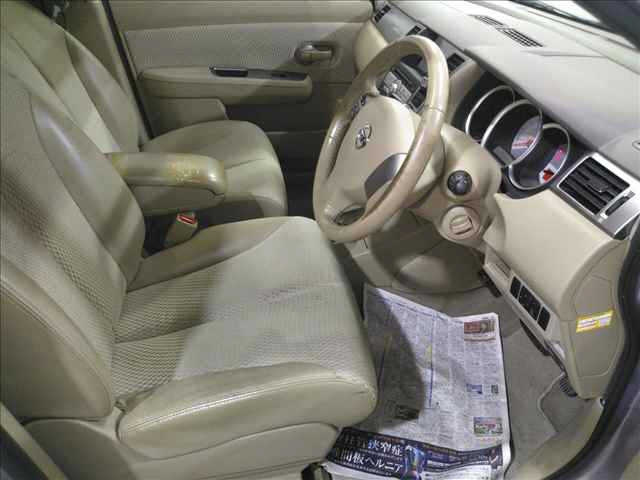 NISSAN TIIDA 2010